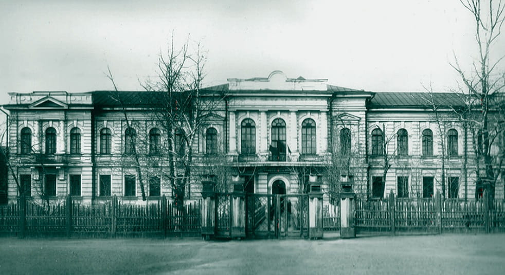 Корпус мединститута в здании бывшей мужской гимназии. 1960-е гг.