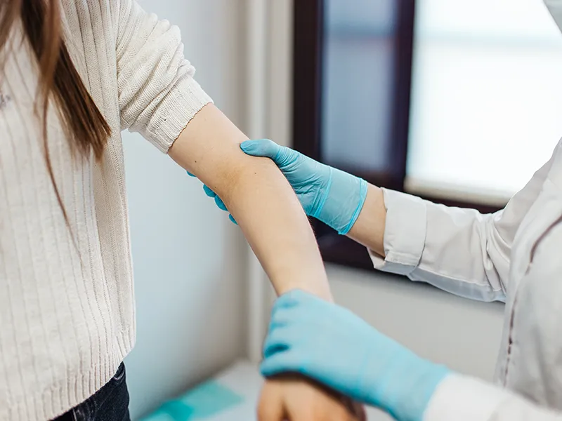 Боли и скованность в суставах, мышцах, нарушения в работе связок - с чем могут помочь ревматологи "Медлюкса"